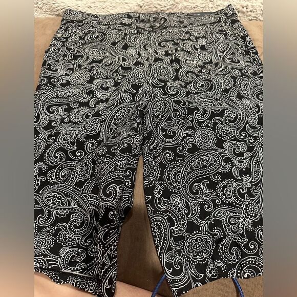 Rafaella Women's Supreme Stretch Pull On Comfort 11" Bermuda Shorts, Sz 10 - Picture 1 of 4